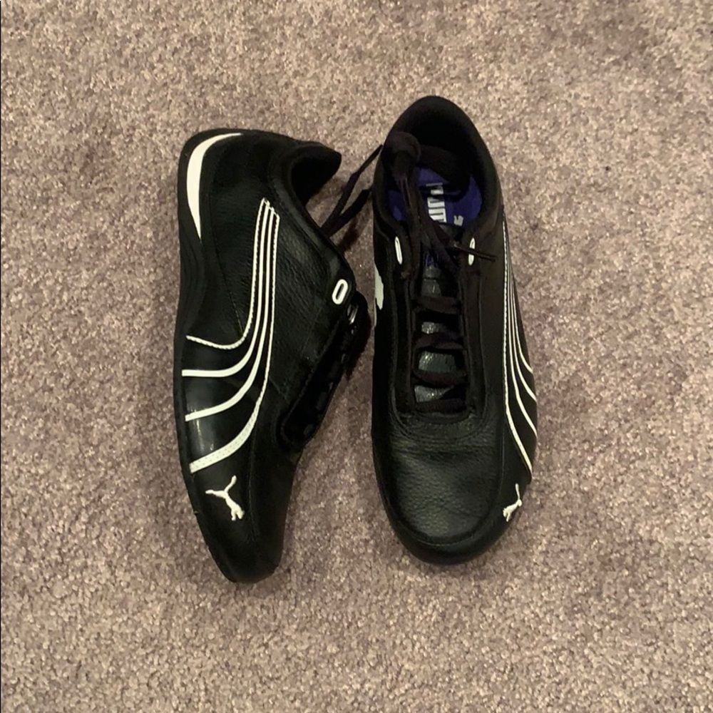 Women’s size 6 Black Puma sneakers